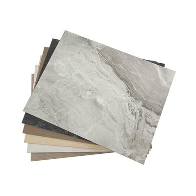 密度 680-830KG/M3 2-25mm 1220*2440mm MDF メラミンのフィルムシート