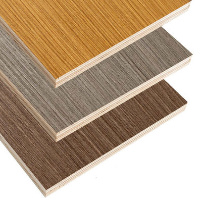 密度 680-830KG/M3 2-25mm 1220*2440mm MDF メラミンのフィルムシート