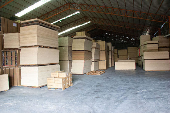 FIRST-CLASS Mdf Board 価格 / Mdf グレード FIRST-CLASS / 背景 6mm / 9mm / 12mm / 18mm